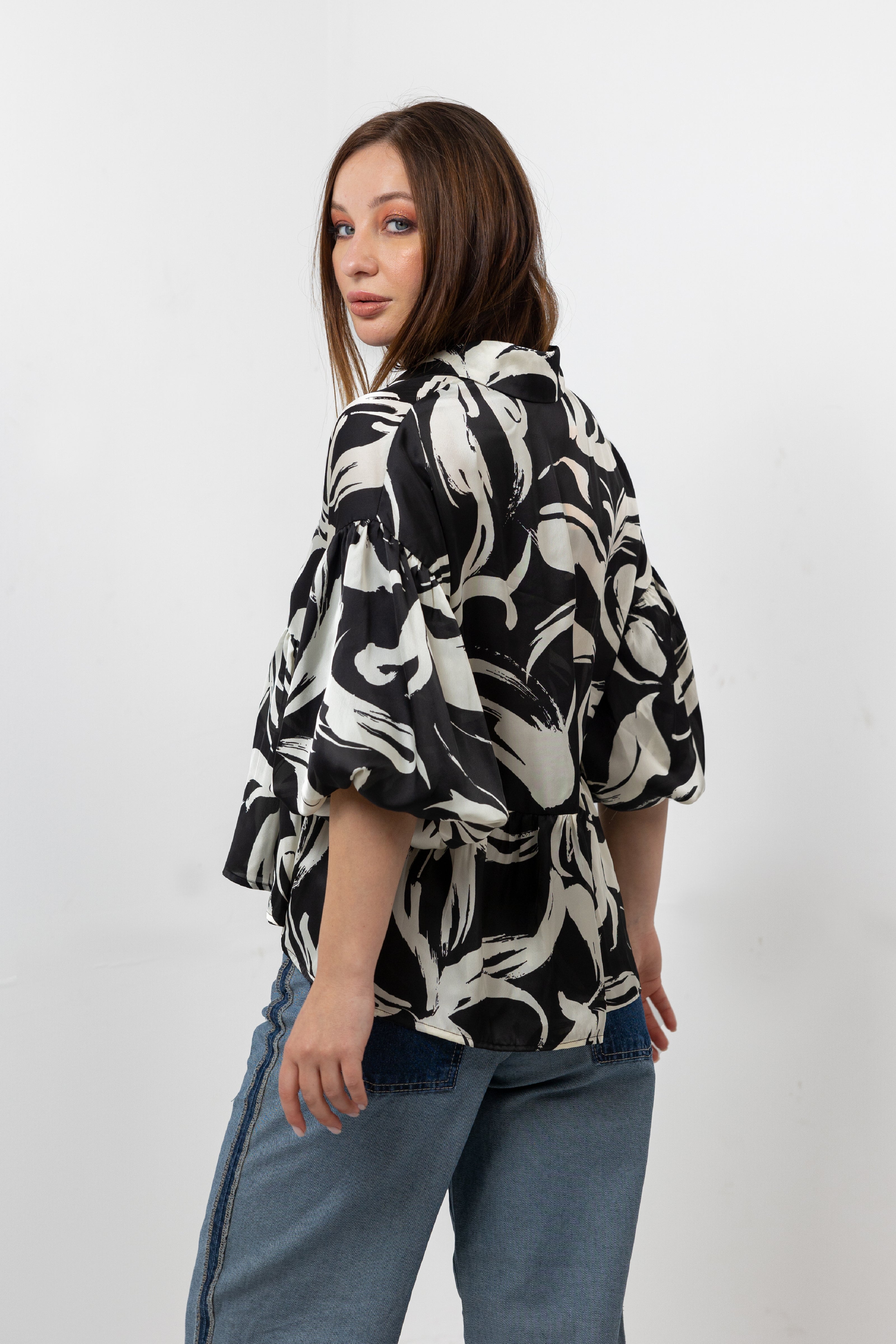 BLACK SATIN SHORT PRINTED BLOUSE S24048